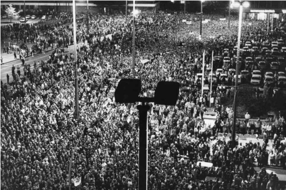 1989 hatten sich Hunderttausende zu den Montagsdemonstrationen in Leipzig versammelt und so schließlich das Ende der DDR eingeleitet.