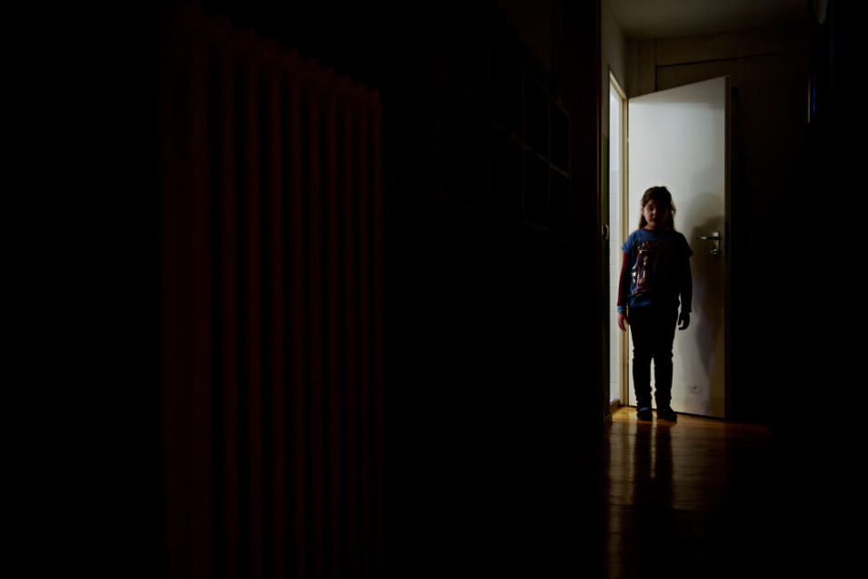 Angst vor schlechten Noten, fiese Mitschüler, Stress - Schule kann für Kinder hart sein.