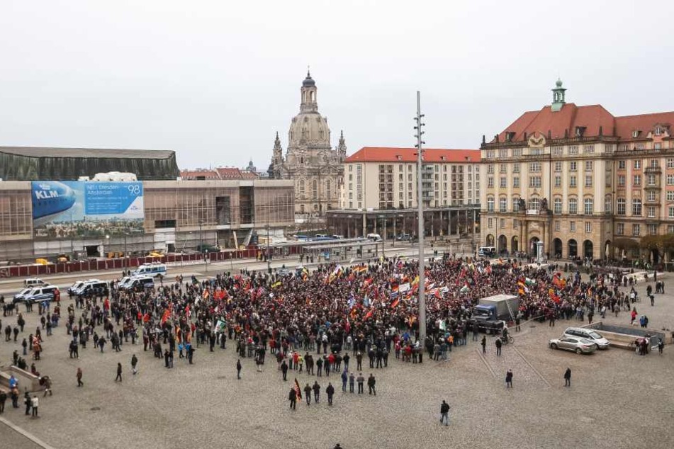 PEGIDA darf nicht auf den Altmarkt. Stattdessen dürfen Kinder feiern.