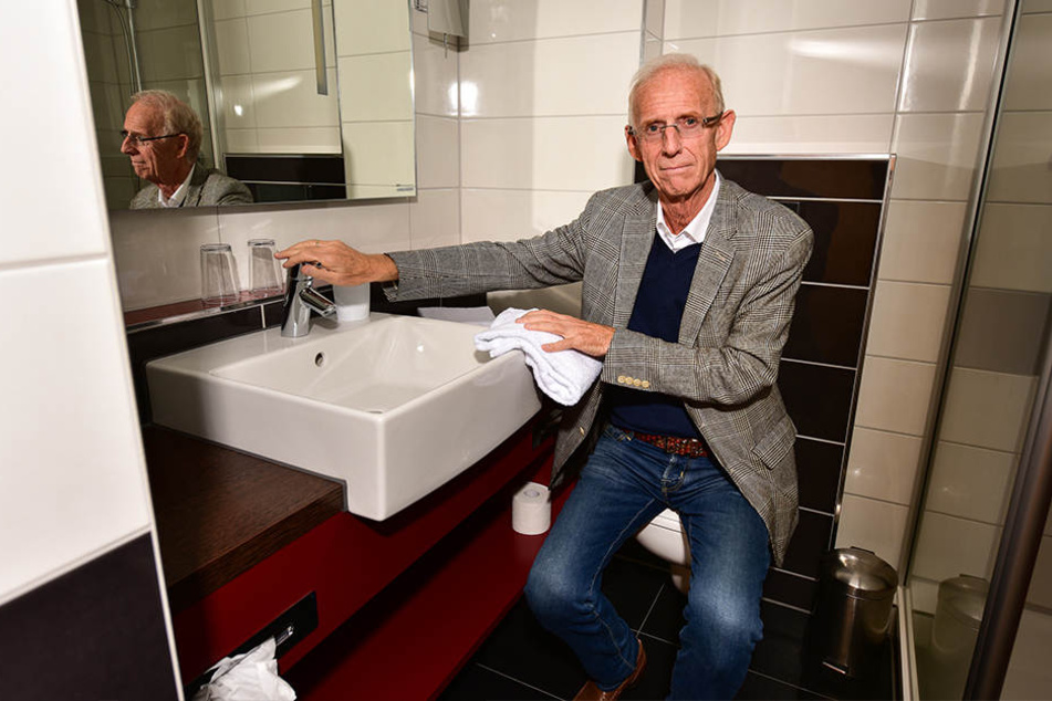 Hier läuft nix mehr: Hotel-Chef Dieter Schröter muss sauberes Trinkwasser per Tanklaster zum Hotel bringen lassen.