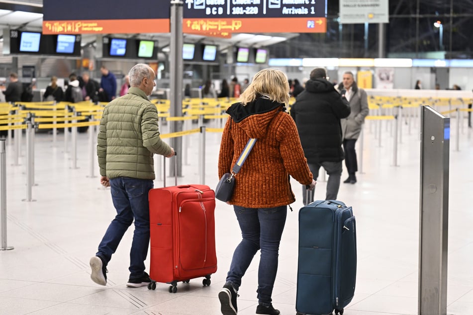 An diesem Wochenende wird am Flughafen Köln/Bonn ein besonders hohes Passagieraufkommen erwartet. (Archivbild)
