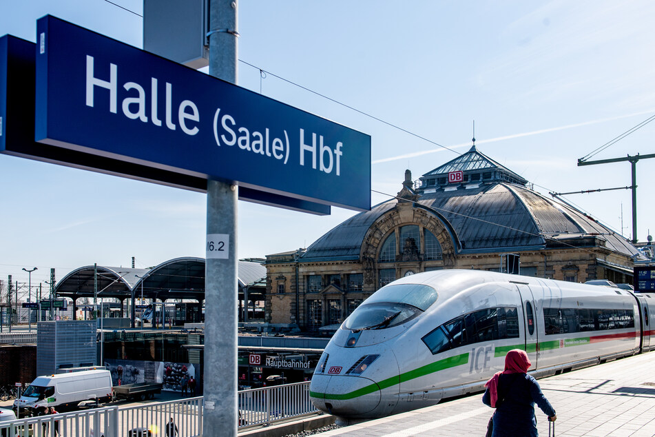 Eine per Haftbefehl gesuchte Frau wurde am Mittwoch am Hallenser Bahnhof aufgegriffen. (Archivbild)