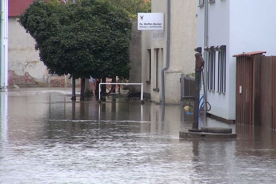 In Harsleben standen einige Straßen auch am Freitagmorgen noch unter Wasser.