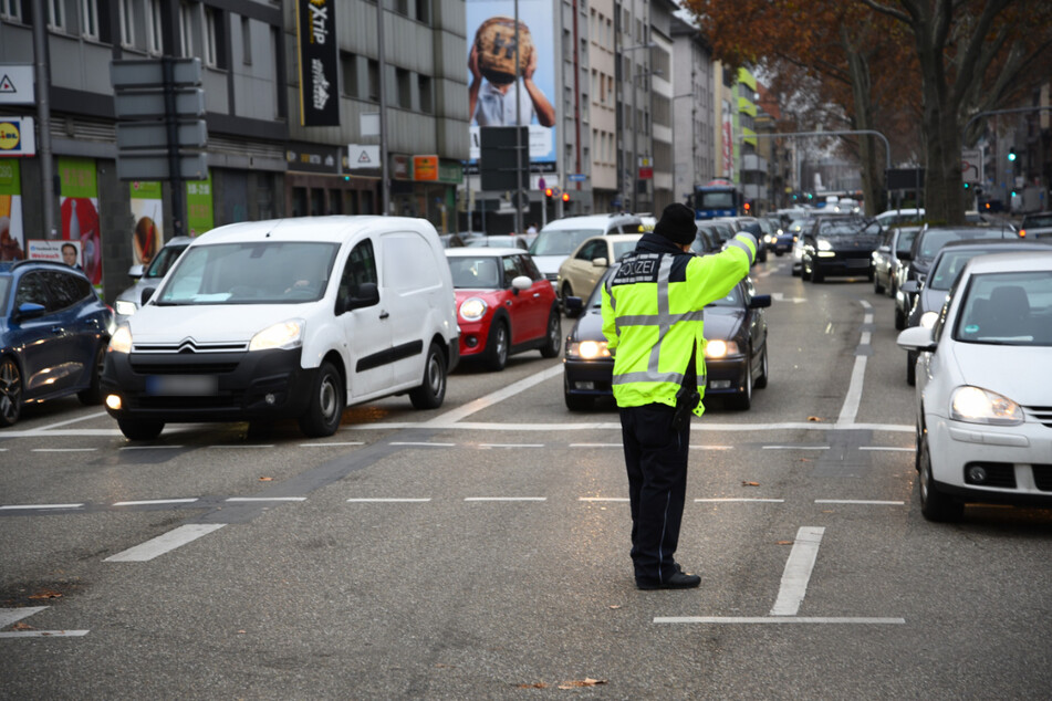 Es kam nach dem Unfall u erheblichen Behinderungen im Verkehr.