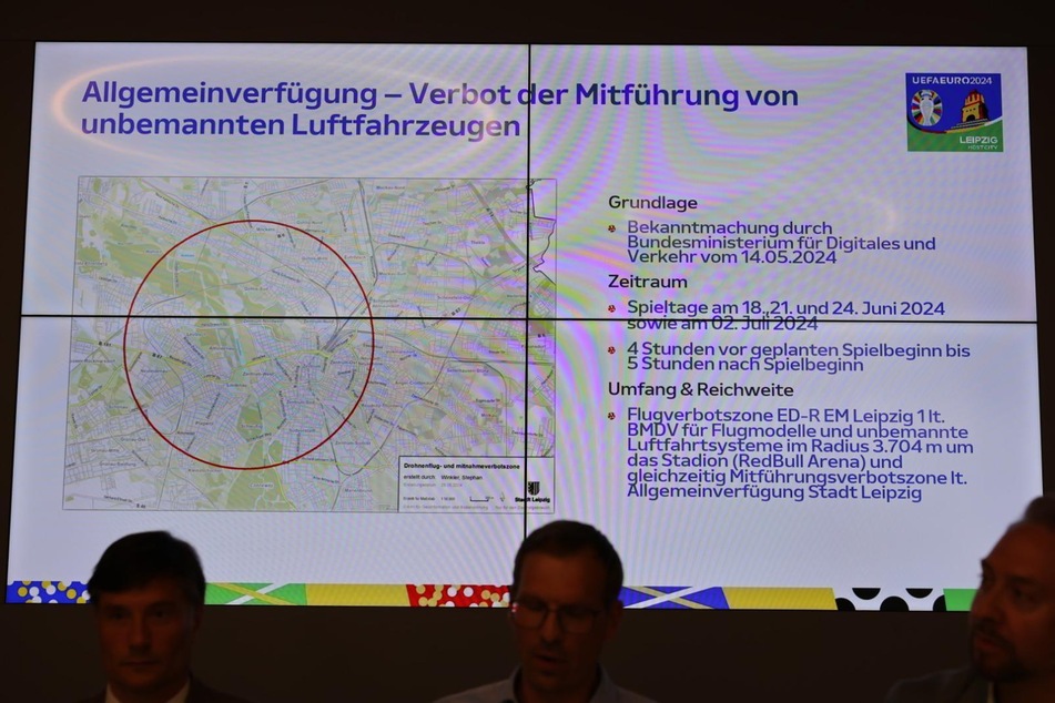 Zudem dürfen Drohnen an den Leipziger Spieltagen in einem Umkreis von circa 3,7 Kilometern ums Stadion weder aufsteigen noch mitgeführt werden.