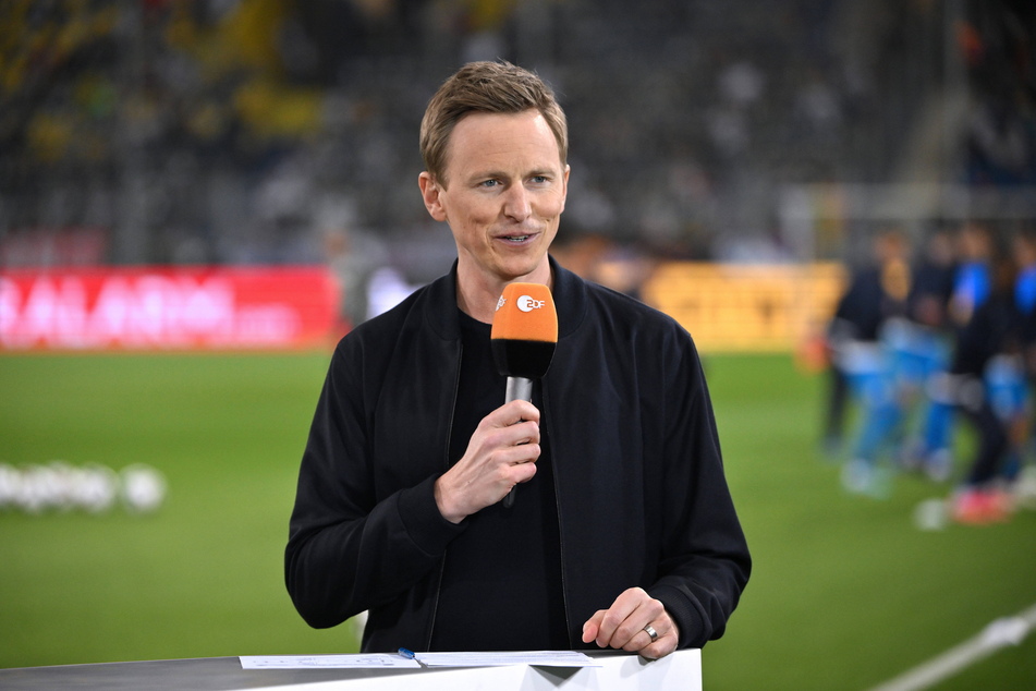 Jochen Breyer (41) tauscht den Platz am Spielfeldrand gegen das Studio ein.