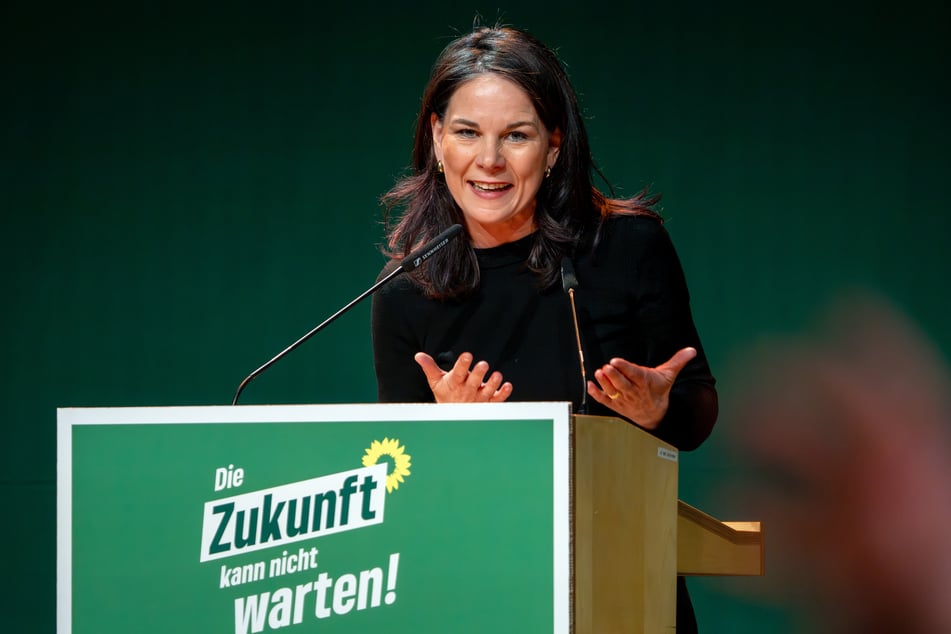 Außenministerin Annalena Baerbock (44, Grüne) hat die Einigung auf das Finanzpaket als Erfolg ihrer Partei gelobt.