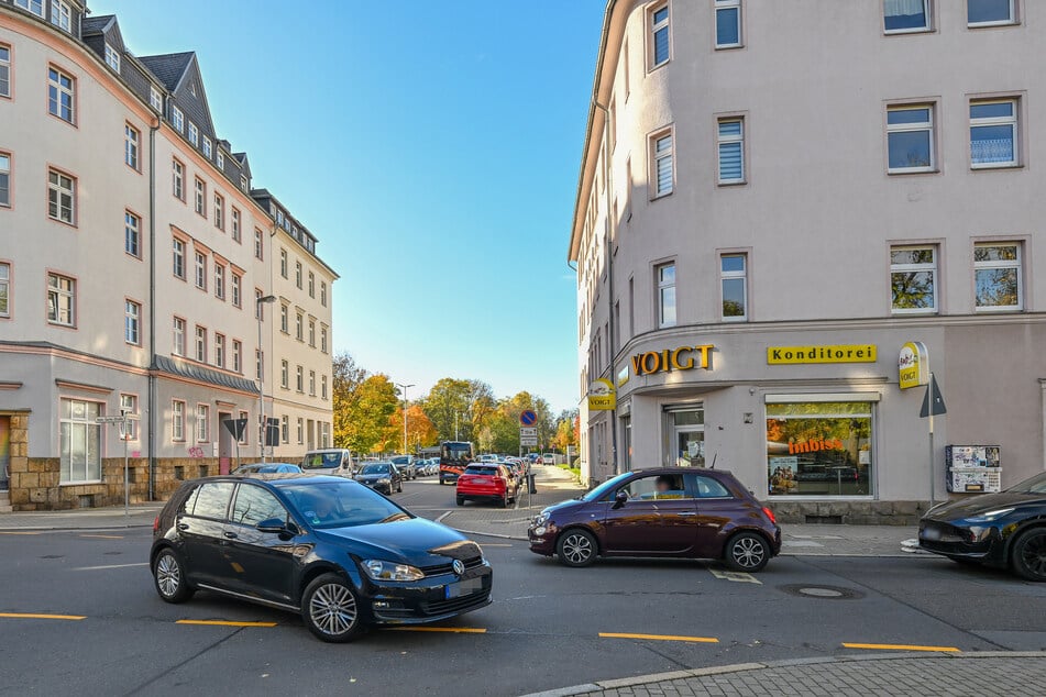Brenzlige Situation: Eine Autofahrerin hatte noch "rechts vor links" im Kopf und die Vorfahrt genommen.