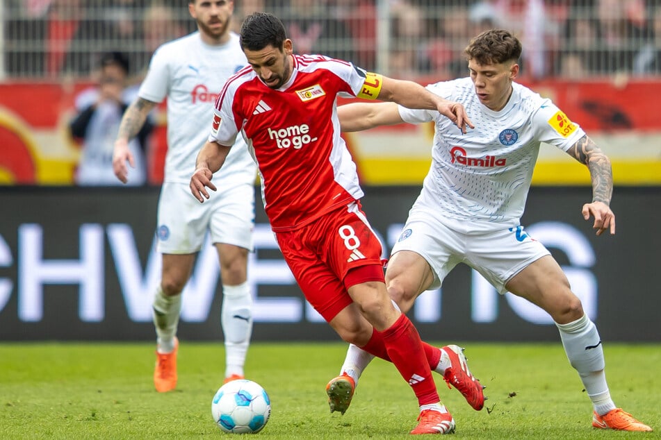 Der Hamburger SV hat sich mit Nicolai Remberg (24, r) von Holstein Kiel verstärkt.