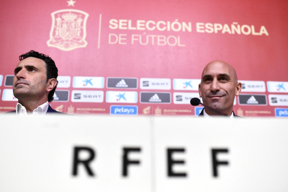 Die Real Federación Española de Fútbol wies die Vorwürfe gegen ihren Präsidenten Luis Rubiales (45, r.) entschieden zurück.