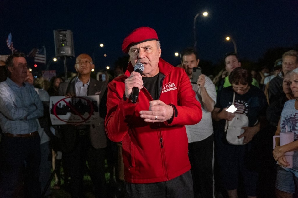 On live TV, former NYC mayoral candidate Curtis Sliwa mistakenly identified a man getting attacked by his own vigilante group, the Guardian Angels, as a "migrant."