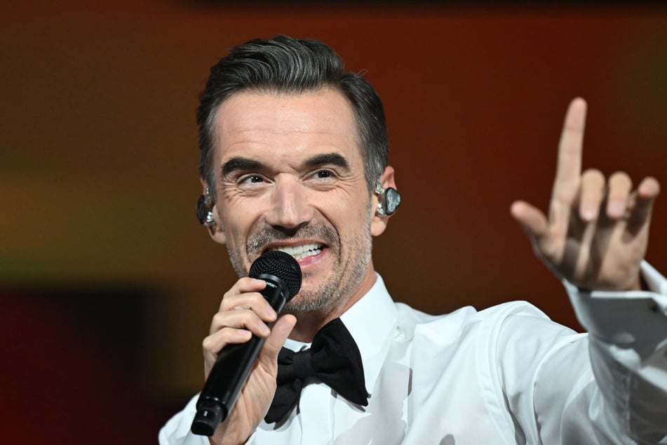 2024 moderierte Florian Silbereisen die Gala. Wer in diesem Jahr durch den Abend führt, ist noch nicht bekannt.