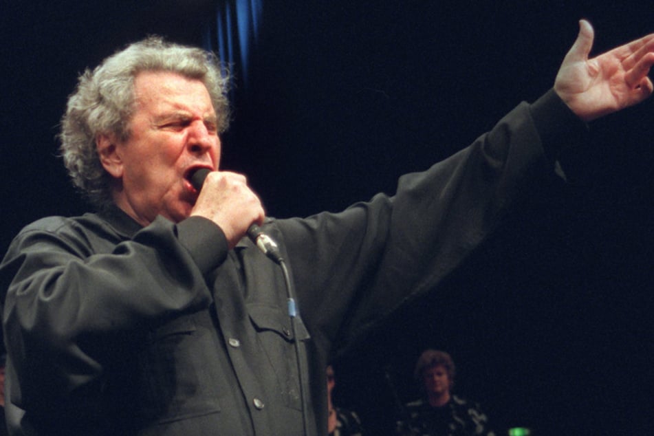 Der griechische Ausnahmekünstler Mikis Theodorakis wäre in diesem Jahr 100 Jahre alt geworden.
