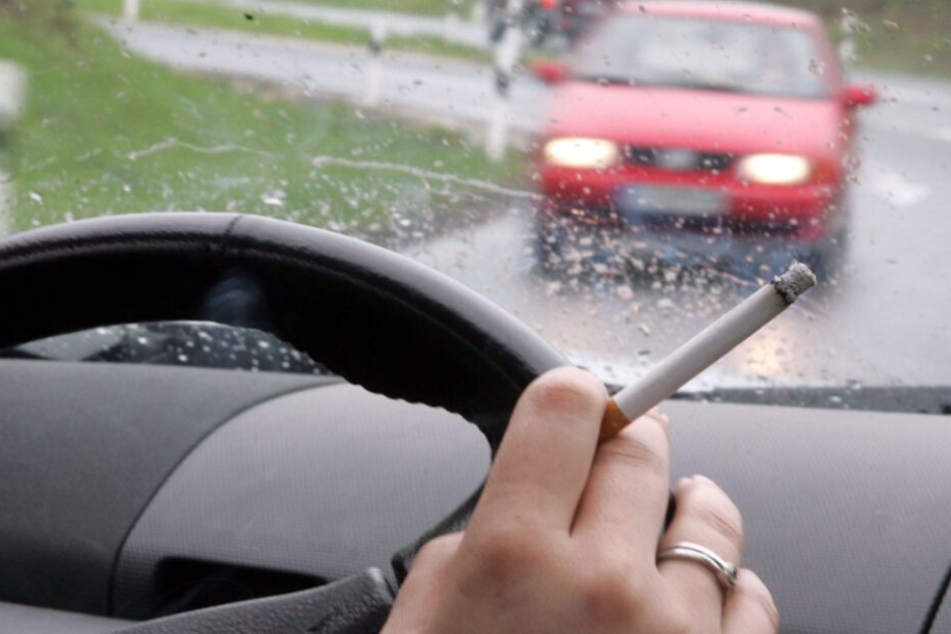 Rauchen im Auto ist besonders schädlich.