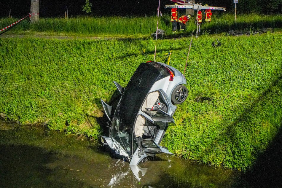 Eine Autofahrt in Karlsruhe endete am Donnerstagabend im Pfinzkanal.