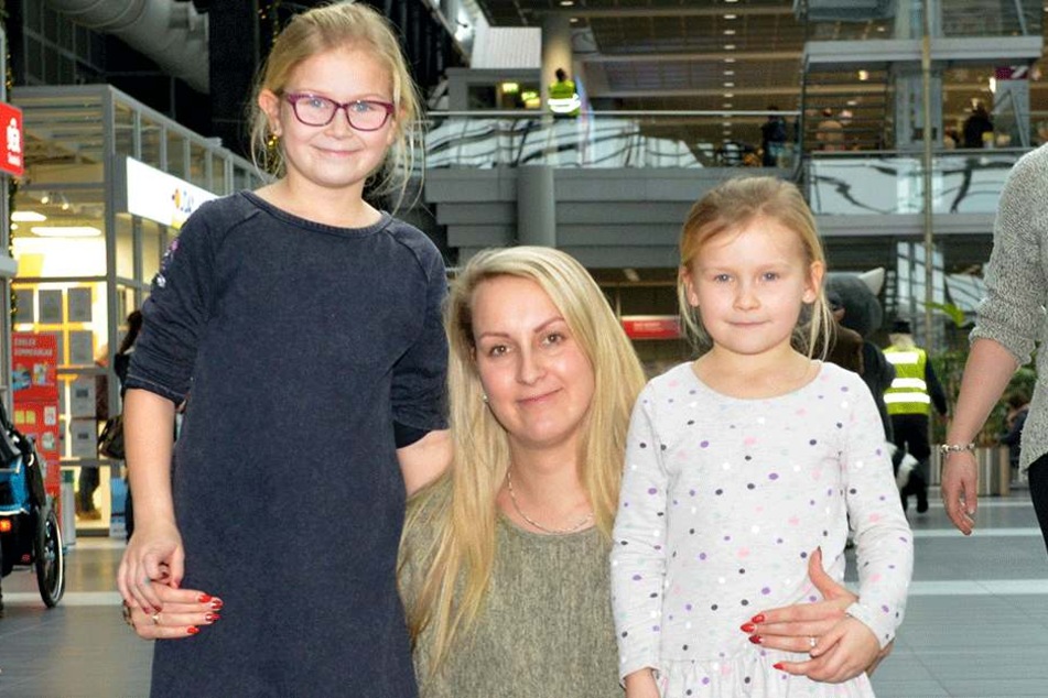 Claudia Zarach (30) und die beiden Töchter Celine (9) und Lena (6).