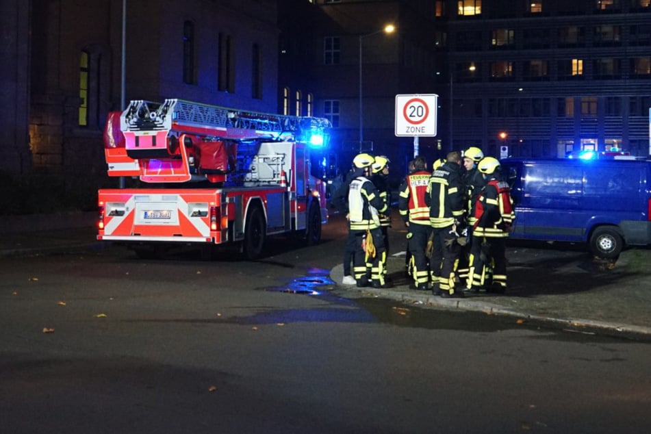 Leipzig: Alarm im Chemie-Institut! Labor vollständig zerstört, Mann verletzt