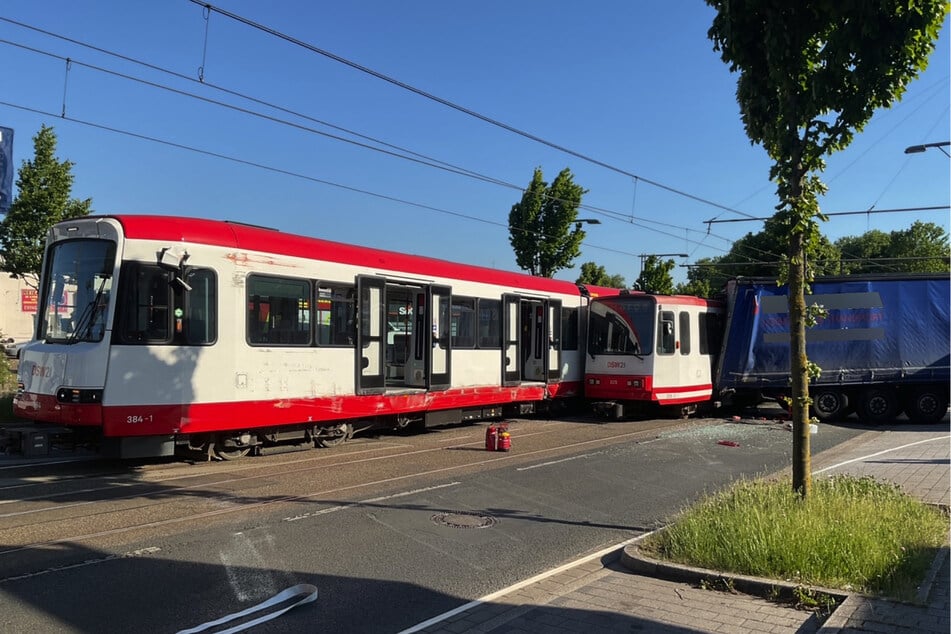 Mehrere Personen wurden infolge des Unfalls verletzt.