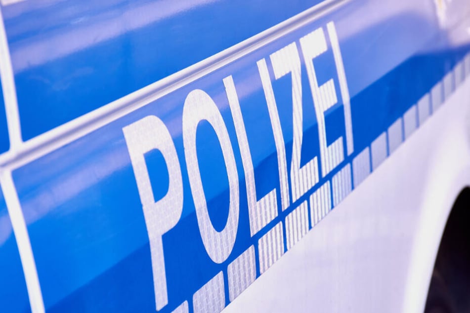 Die Polizei sucht nach einem Kapitän, der Unfallflucht begangen hat.