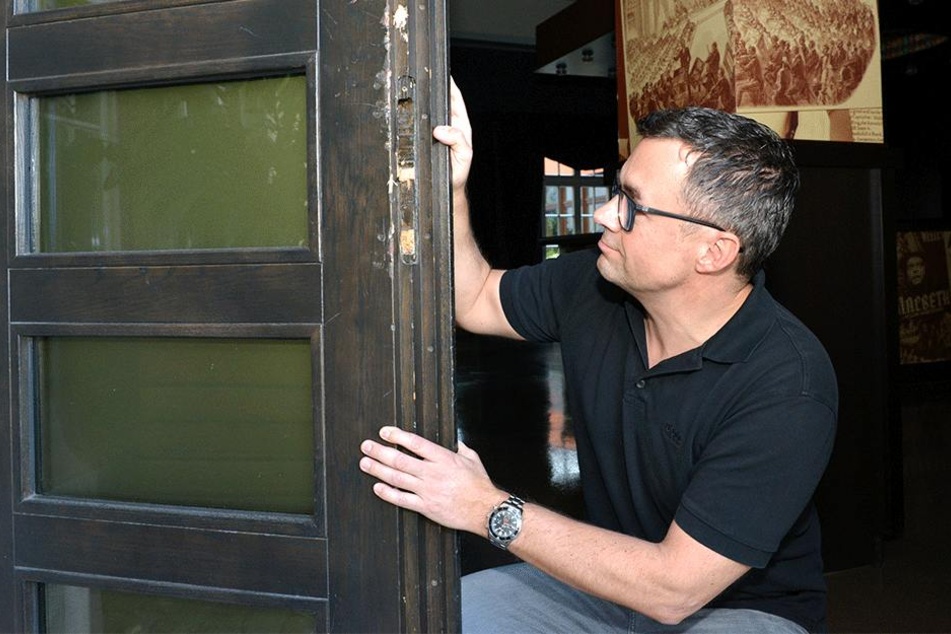 Rex Jakob, Pressesprecher des Boulevardtheaters, ist sauer.