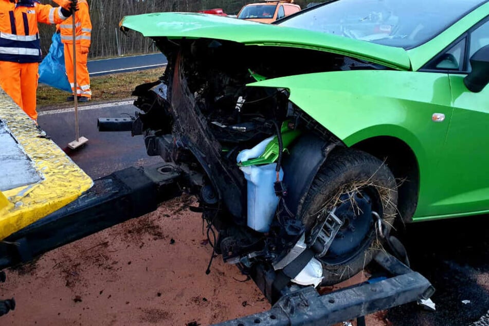 Der Seat wurde bei dem Unfall schwer beschädigt.