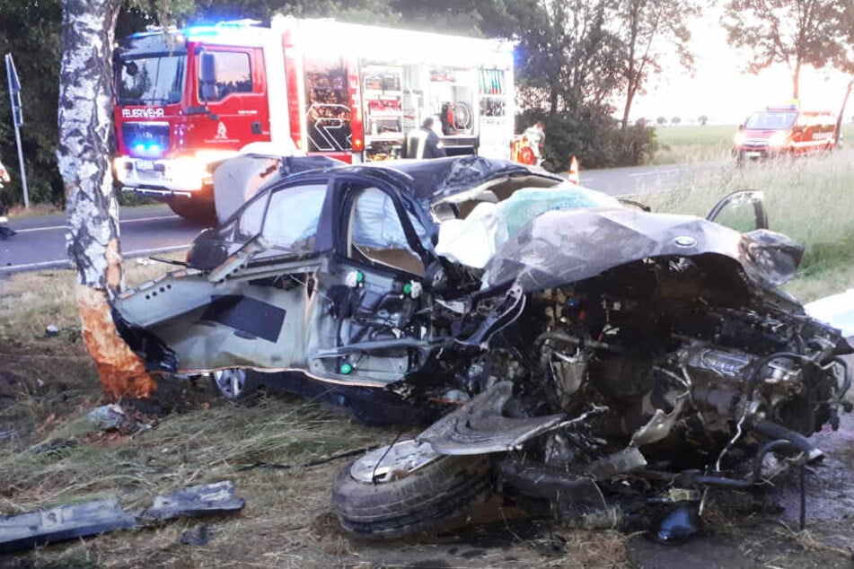 19-jähriger BMW-Fahrer stirbt durch schweren Unfall bei Krostitz