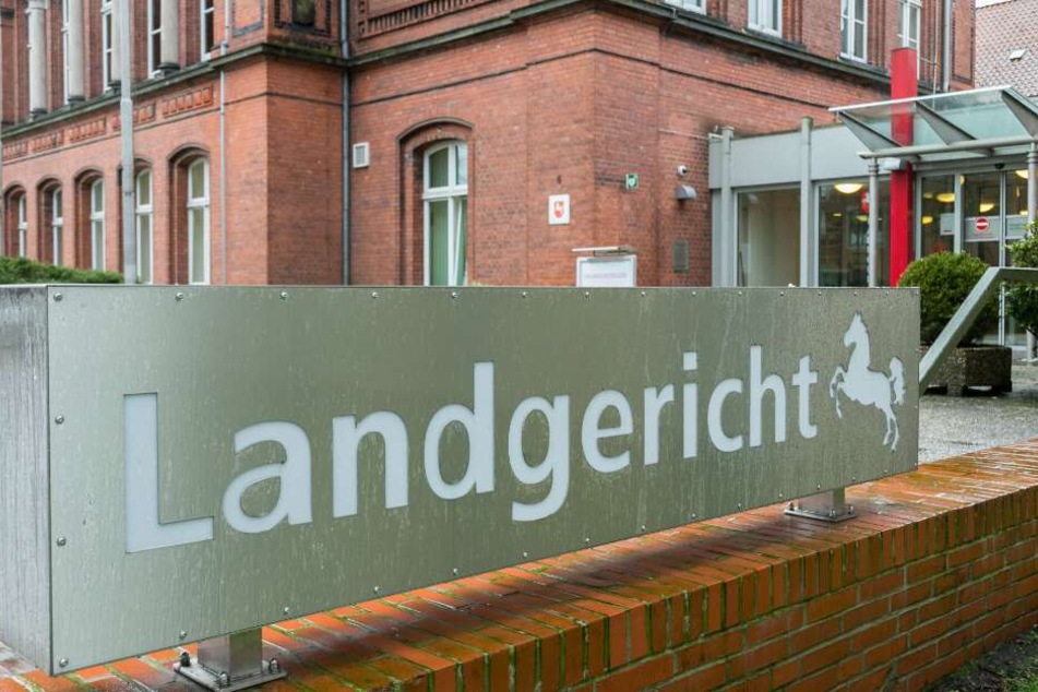 Vor dem Landgericht in Verden findet der Prozess gegen den mittlerweile 55-Jährigen statt.