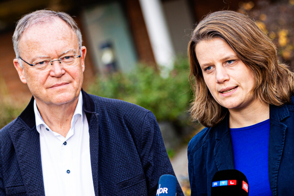 Stephan Weil (63, SPD) und Julia Willie Hamburg (36, Grüne) wollen zusammen in Niedersachsen regieren.