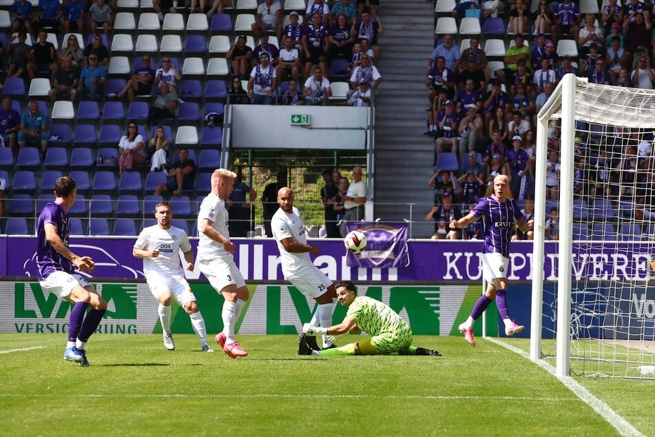 Beim vermeintlichen Spitzenspiel Erzgebirge Aue gegen die VSG Altglienicke passierten Fehler auf beiden Seiten. Wachsmuth war live im Stadion.