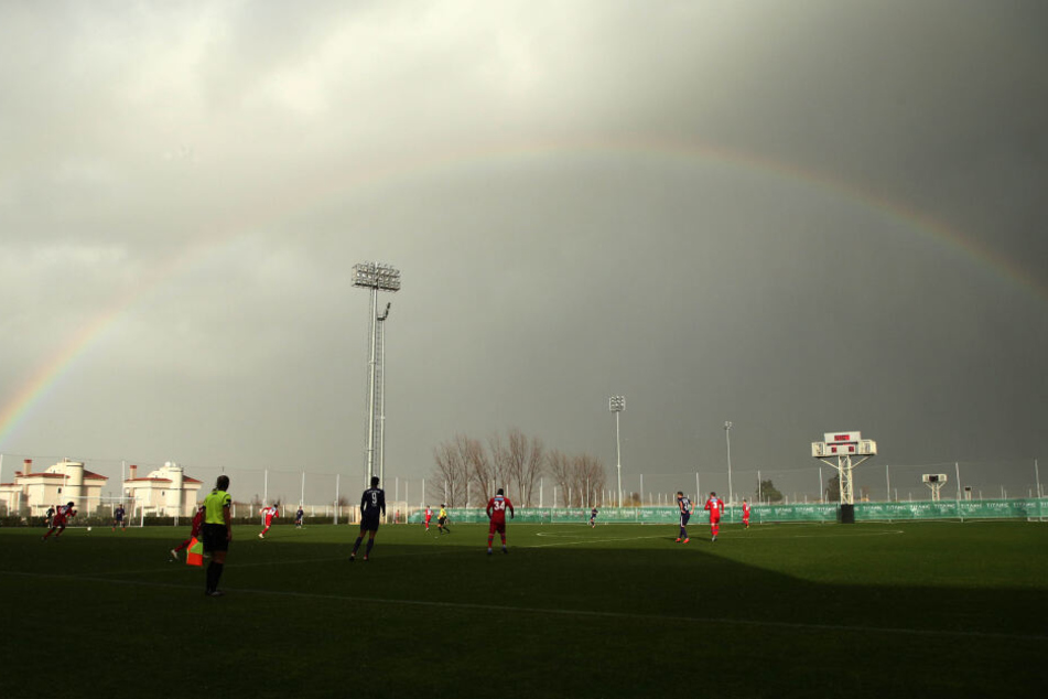 Beim letzten Testspiel in Belek gab es sogar noch einen Regenbogen für die Veilchen.