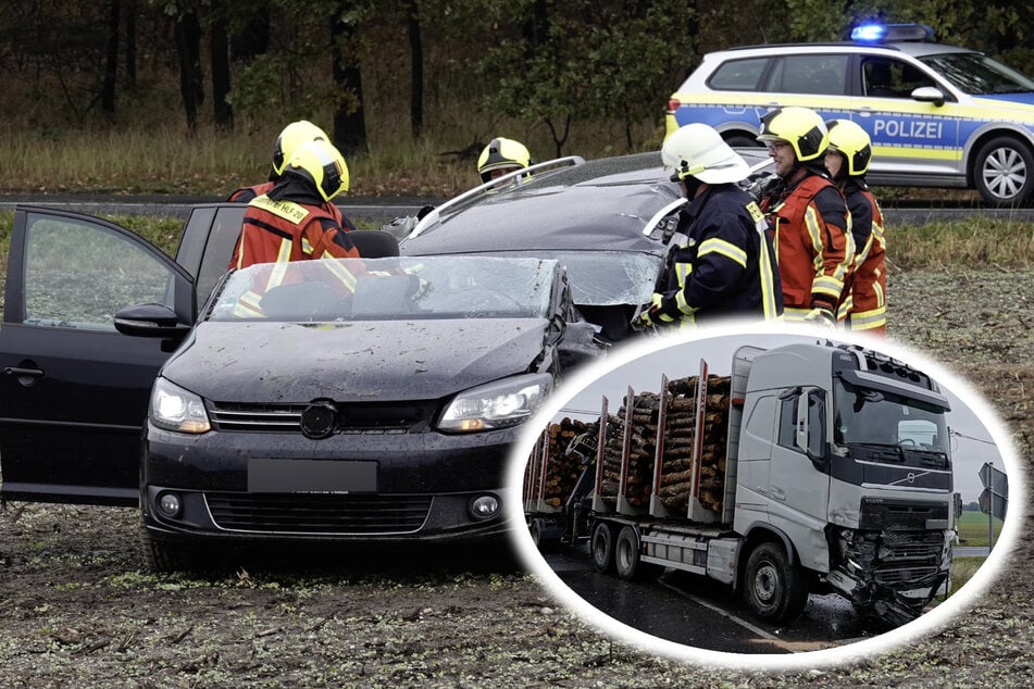 VW-Fahrer nach Kollision mit Holztransporter schwer verletzt!