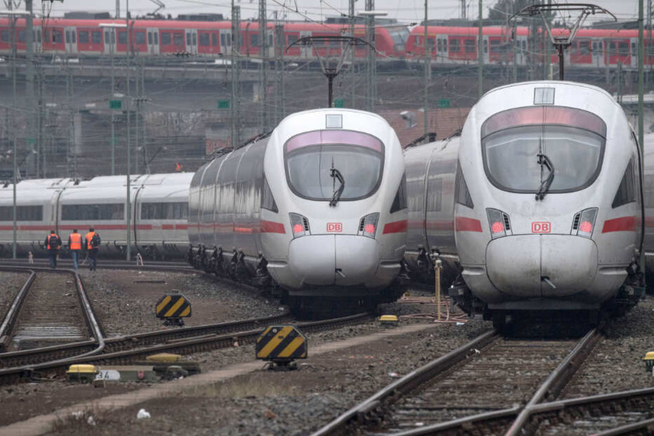 Störung im Funkverkehr legt Bahnstrecken im Norden über zwölf Stunden lahm