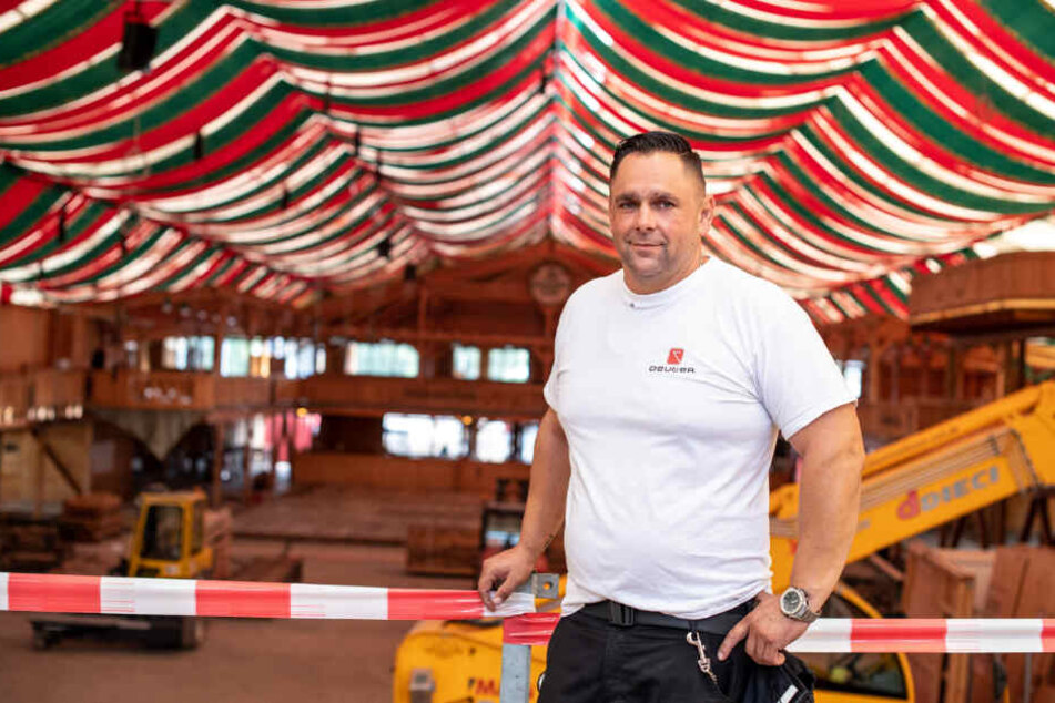 Silvio Döllinger, Projektleiter beim Aufbau von vier Zelten auf den Cannstatter Wasen.