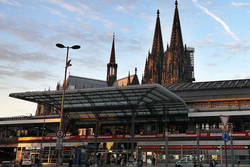 Die "Apotheke im Hauptbahnhof", in der Mohammad R. eine Geisel genommen hatte, hat wieder geöffnet.