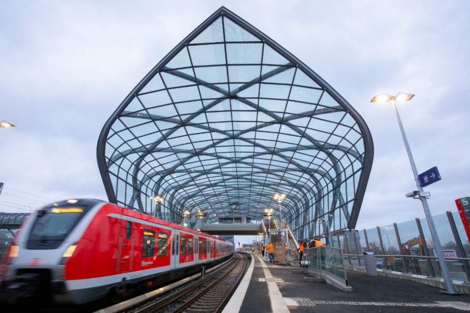 Neue S-Bahn-Station Elbbrücken geht an den Start