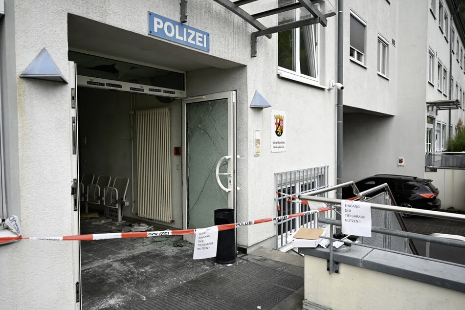 Am 6. September hatte der mit einer Machete bewaffnete 29-Jährige versucht, mit Gewalt in die Polizeiwache von Linz am Rhein einzudringen.