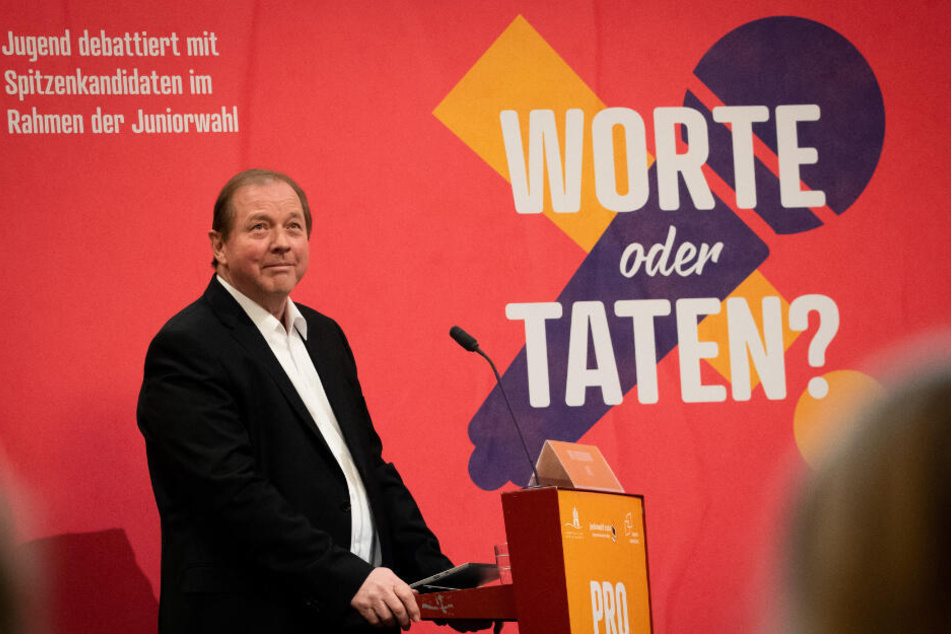 Bei der Veranstaltung "Jugend debattiert" sprach Dirk Nockemann mit Schülern.