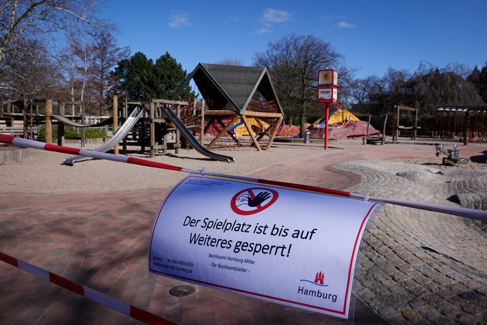 Das Betreten eines Spielplatzes kostet nun 150 Euro Strafe.