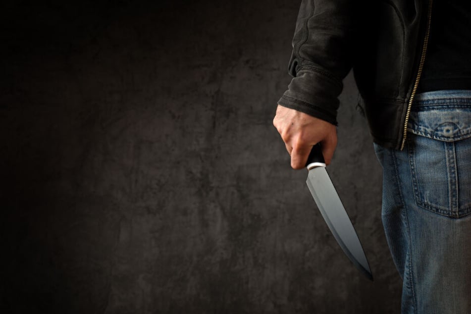 Mit einem Küchenmesser verletzte der Mann drei Frauen. (Symbolbild)