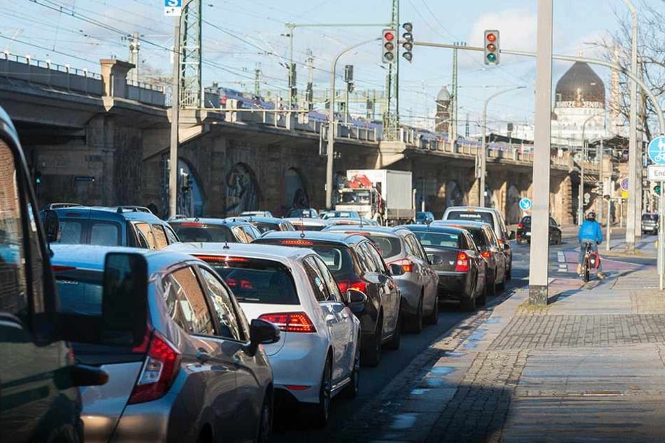 Entlang von Könneritz- und Ammonstraße werden hohe Schadstoffwerte gemessen. Die Stadt will den Verkehrsfluss verbessern.