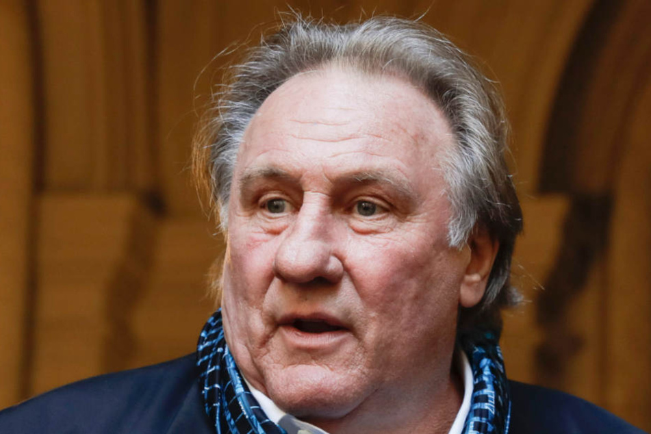 Gegen den französischen Schauspieler Gérard Depardieu (75) ist erneut wegen eines sexuellen Übergriffs geklagt worden.