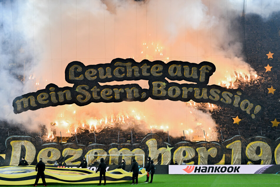 Genau vor 114 Jahren wurde Borussia Dortmund gegründet. Die Südkurve feierte mit einer sehenswerten Choreo.
