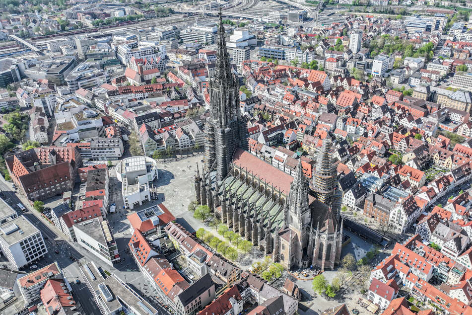 Das Ulmer Münster weist Risse und Schimmel auf.