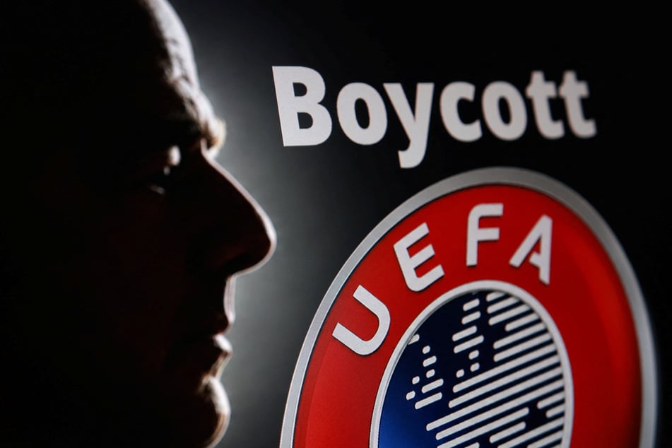 UEFA has threatened to boycott major soccer tournaments if a plan to establish FIFA Forward Enterprise is not abandoned.