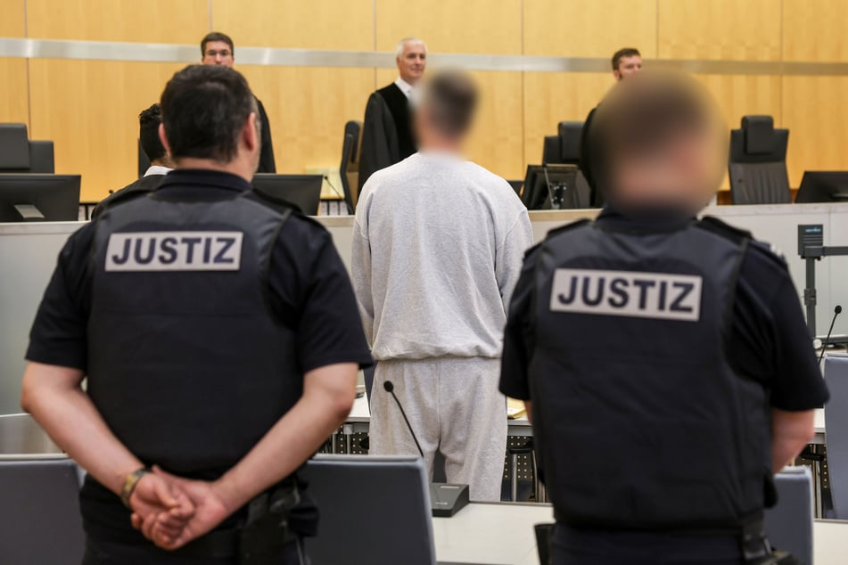 Ein 50-jähriger Mann aus Dortmund ist nach dem Aufruf zur Tötung deutscher Politiker verurteilt worden.