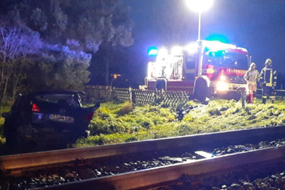 Bei der Kollision zwischen einem Zug und einem Auto am Freitagnachmittag ist ein Hyundai-Fahrer in Rosendahl schwer verletzt worden.