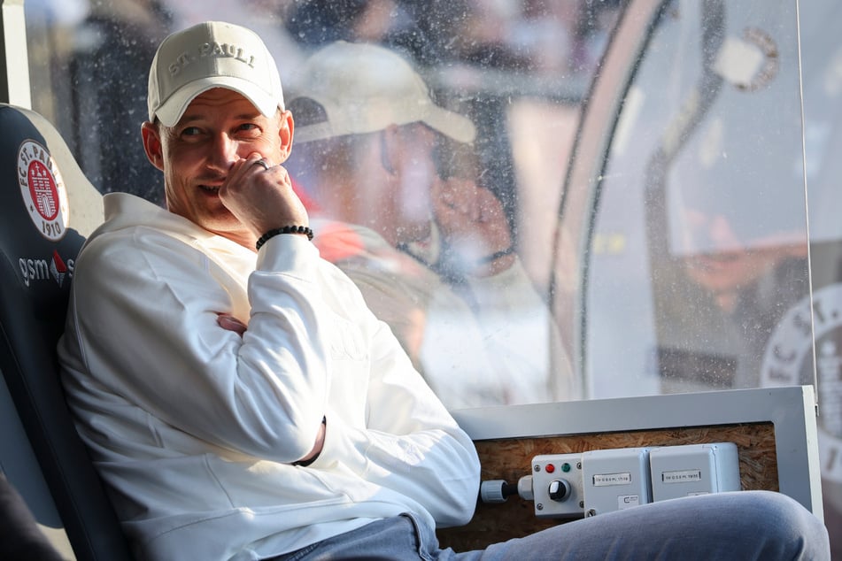 St. Paulis Trainer Alexander Blessin (52) sprach über die schwere Verletzung von Mathias Pereira Lage.