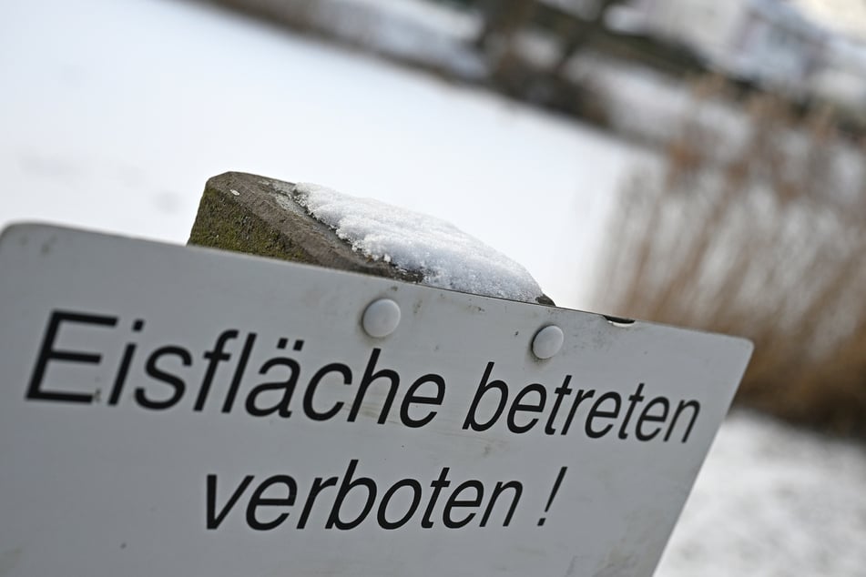 Das Betreten von zugefrorenen Gewässern ist hochgefährlich.