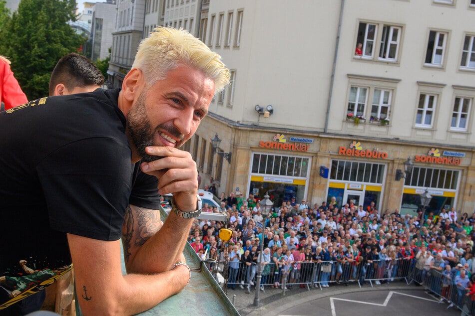 SCM-Trainer Bennet Wiegert (43) ist sichtlich beeindruckt.