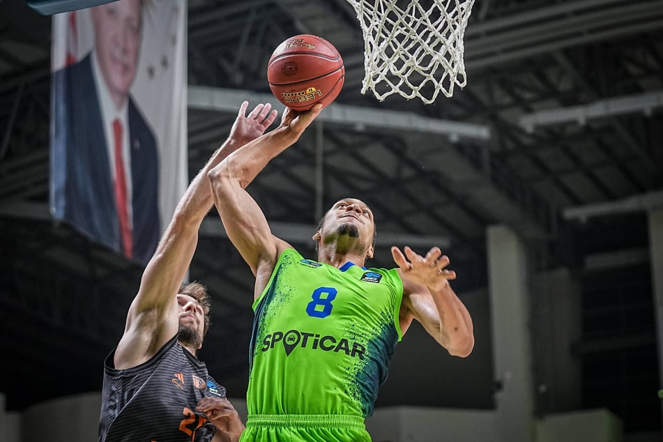 Niners-Spieler Ben Burnham (24, l.) und Bryce Jones (31) im Zweikampf. Die Niners mussten eine bittere Niederlage einstecken.